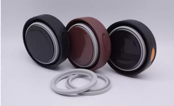 Lid with a sealed food-grade silicone ring