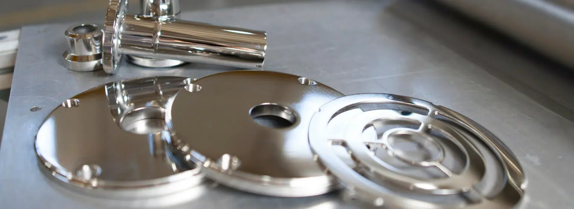 Microscopic image comparing a scratched, smeared mechanically polished surface to an ultra-smooth, featureless electropolished surface.